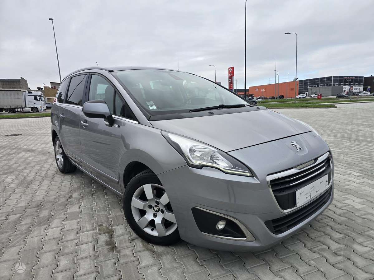 Peugeot 5008 2014 — вигляд ззаду