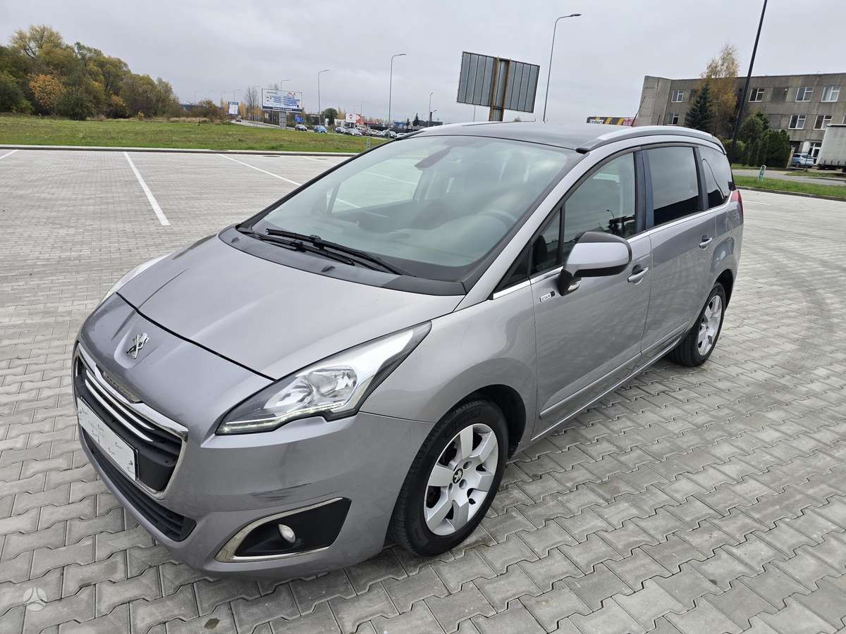 Peugeot 5008 2014 — салон