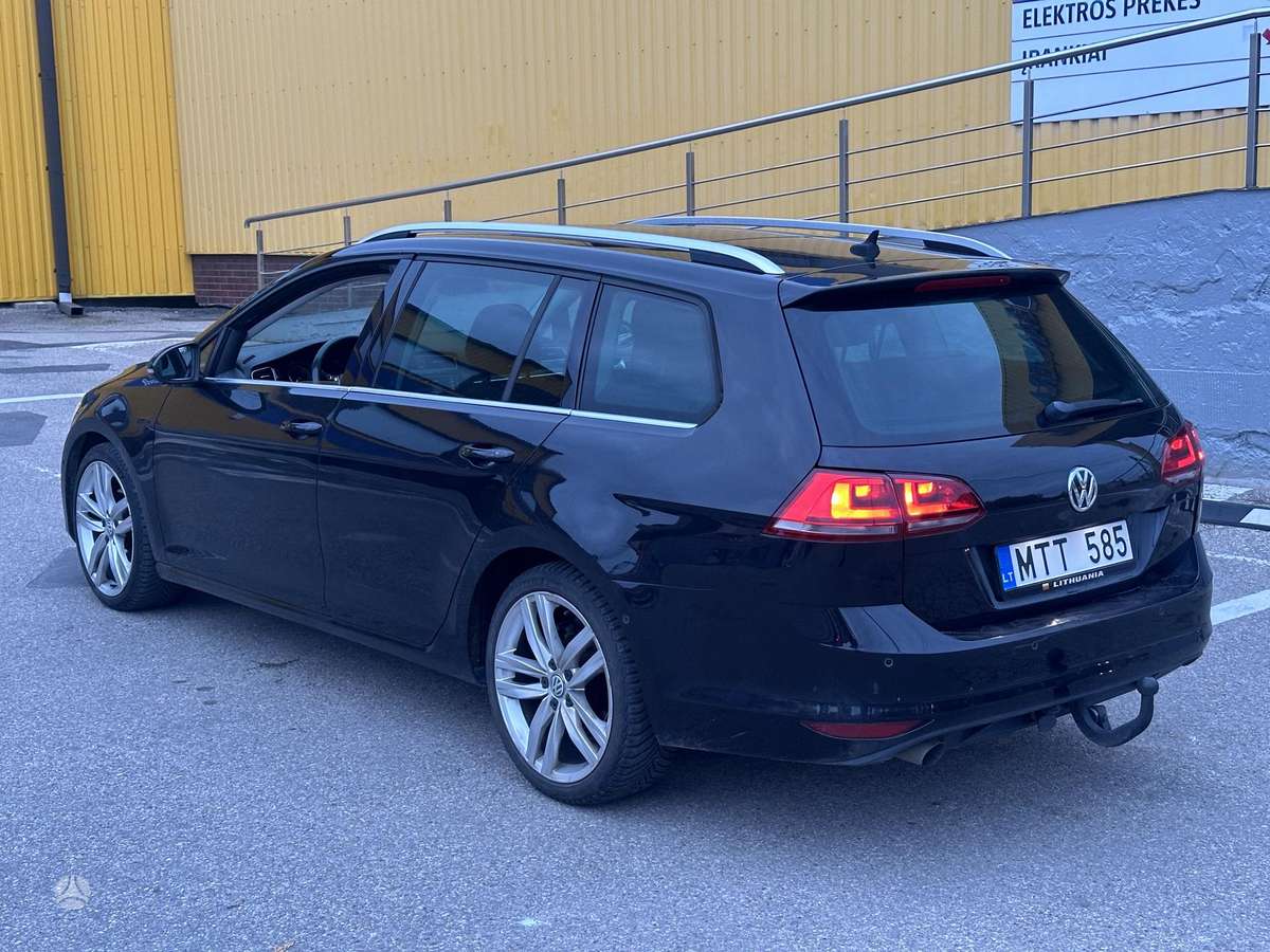 Volkswagen Golf 2013 — rear view