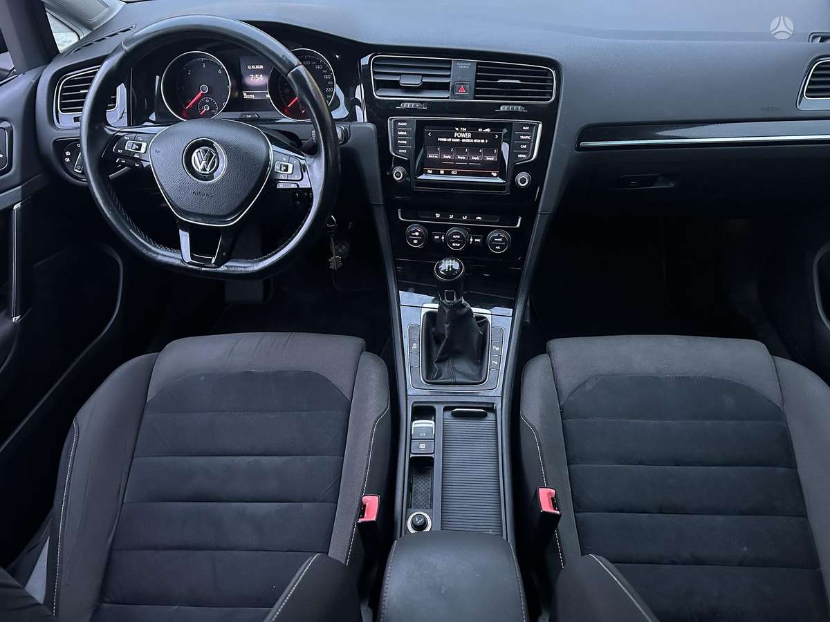 Volkswagen Golf 2013 — interior