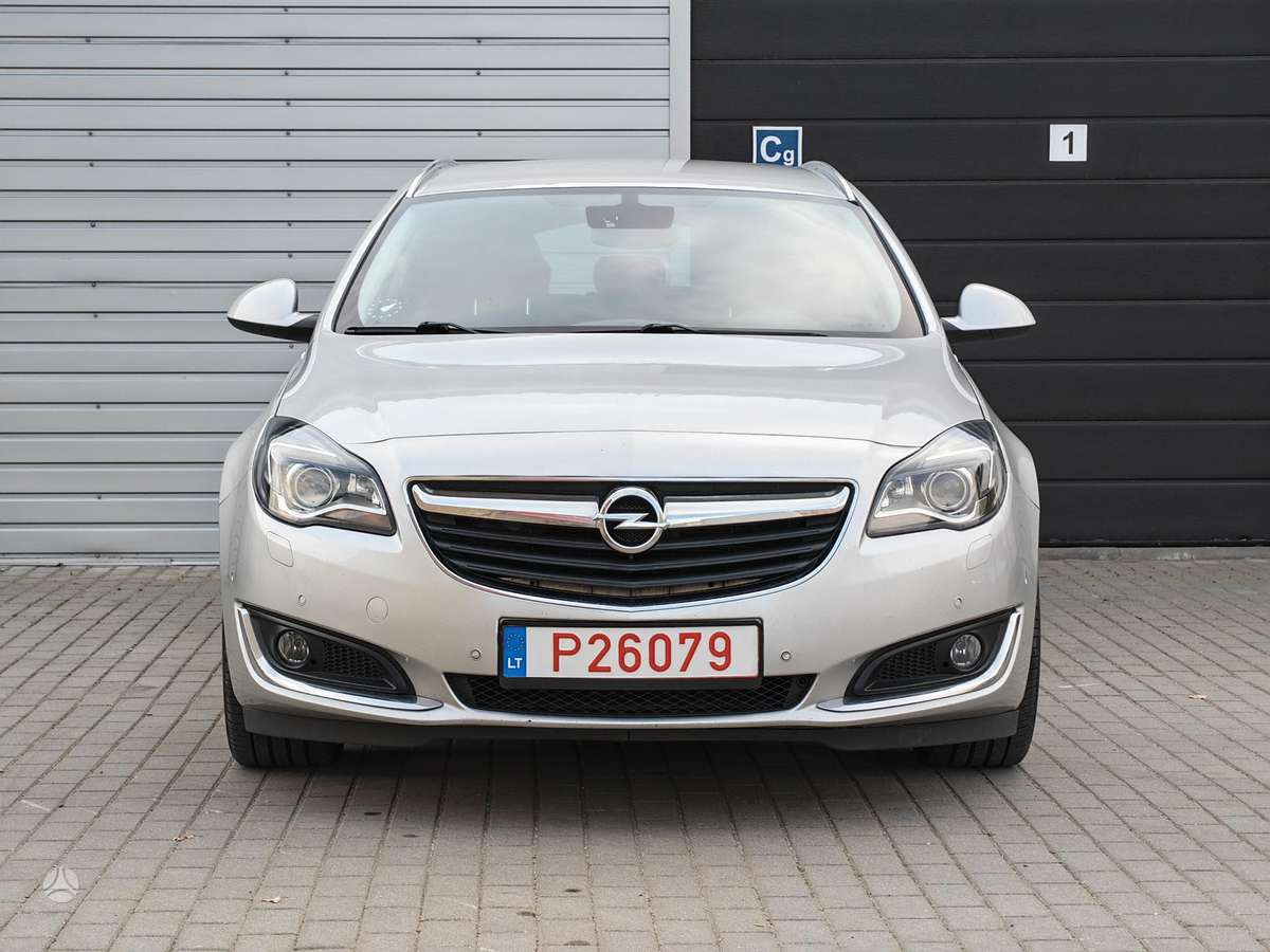 Opel Insignia 2015 — вигляд ззаду