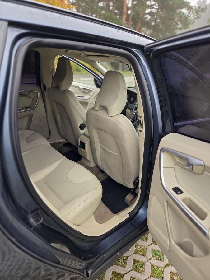 Volvo XC60 2009 — photo 8