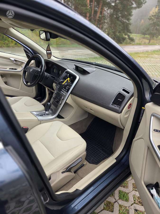 Volvo XC60 2009 — photo 9