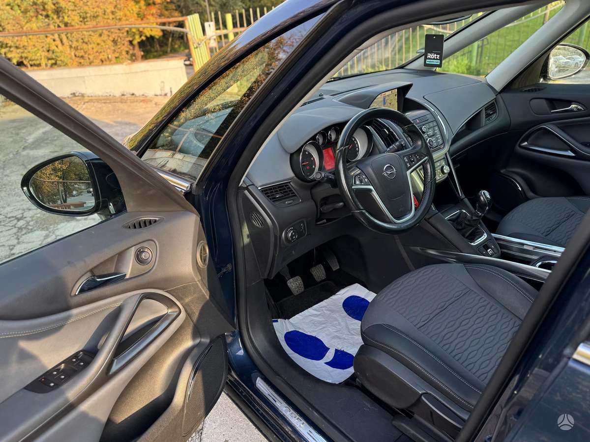 Opel Zafira 2012 — фото 24