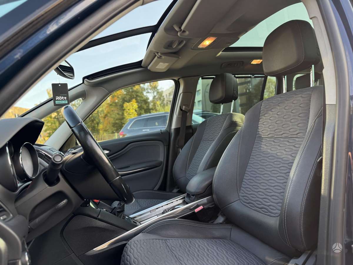 Opel Zafira 2012 — салон