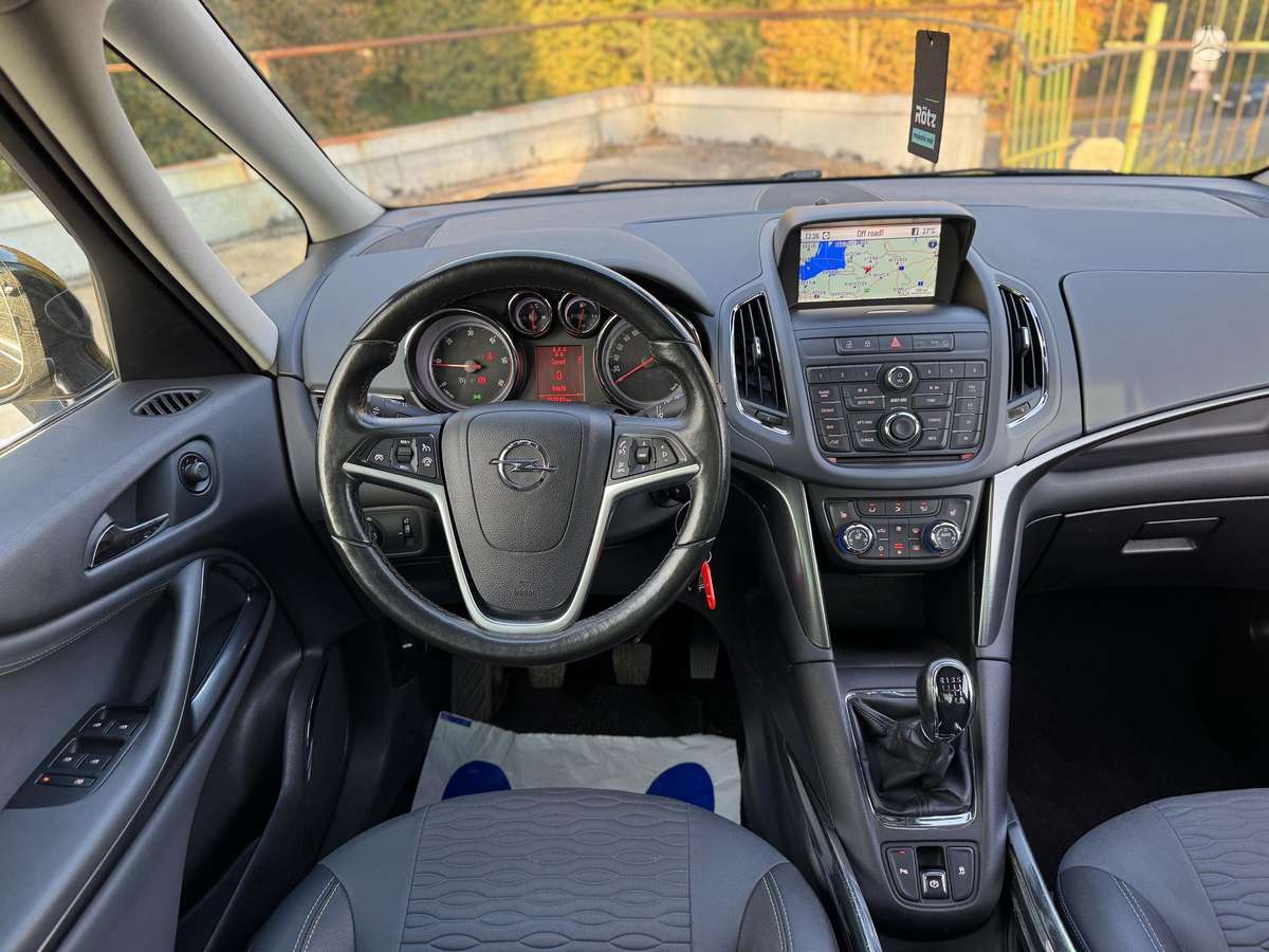 Opel Zafira 2012 — двигун 1956 cm³, 131 HP (96kW)