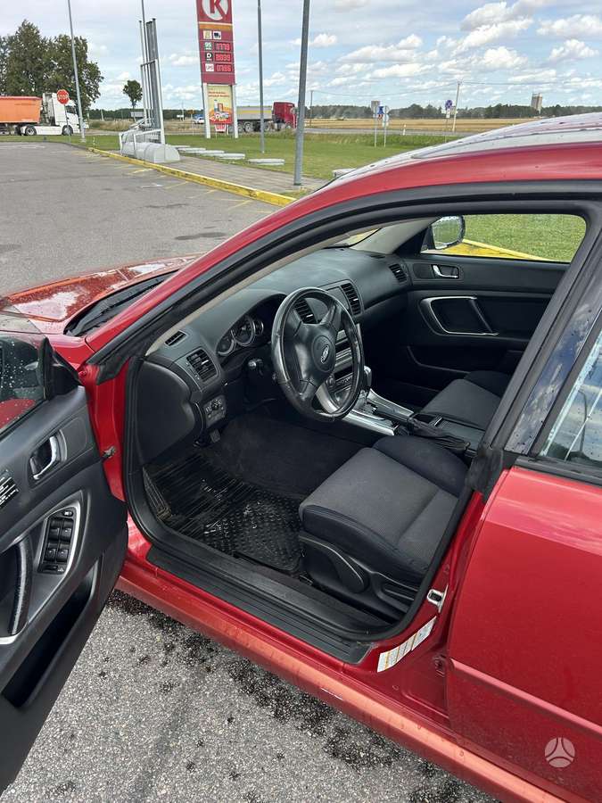 Subaru Legacy 2004 — photo 9