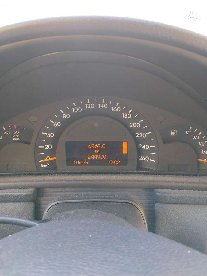 Mercedes-Benz C220 2004 — photo 10