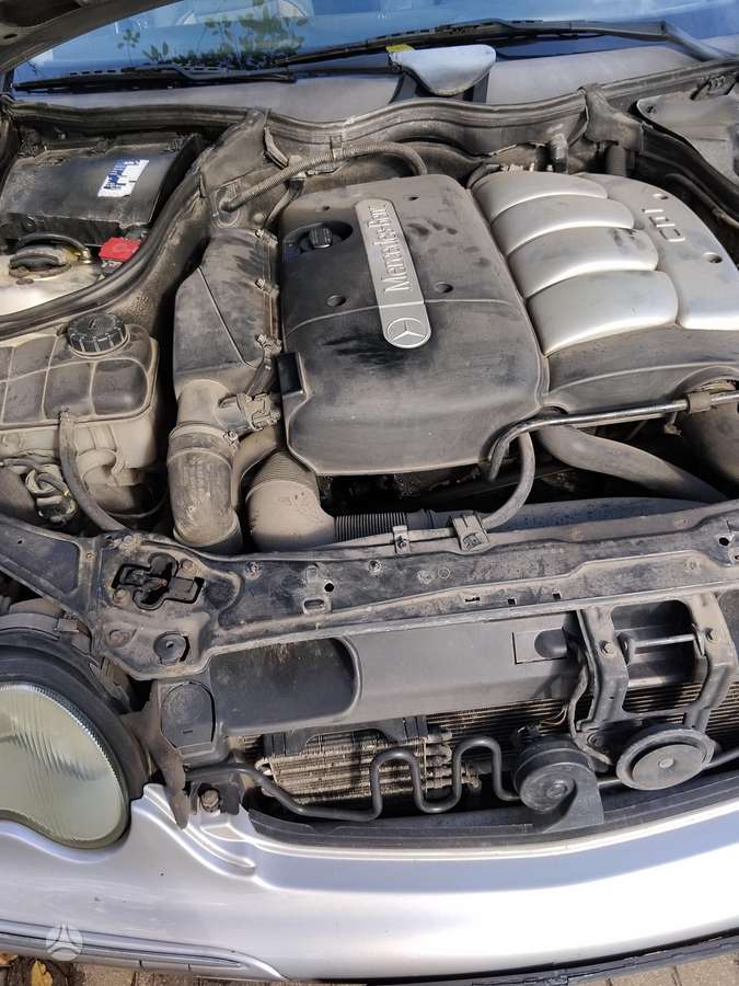 Mercedes-Benz C220 2004 — photo 11