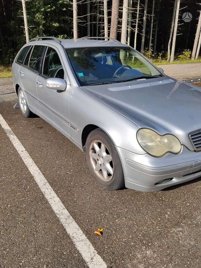 Mercedes-Benz C220 2004 — rear view