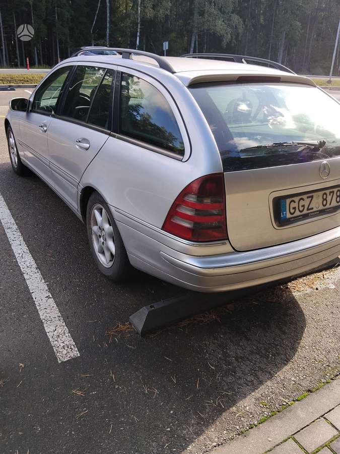 Mercedes-Benz C220 2004 — engine 2148 cm³, 143 HP (105kW)