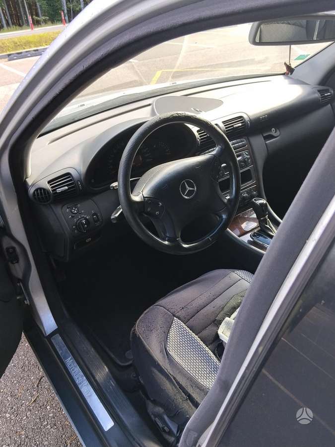 Mercedes-Benz C220 2004 — photo 6
