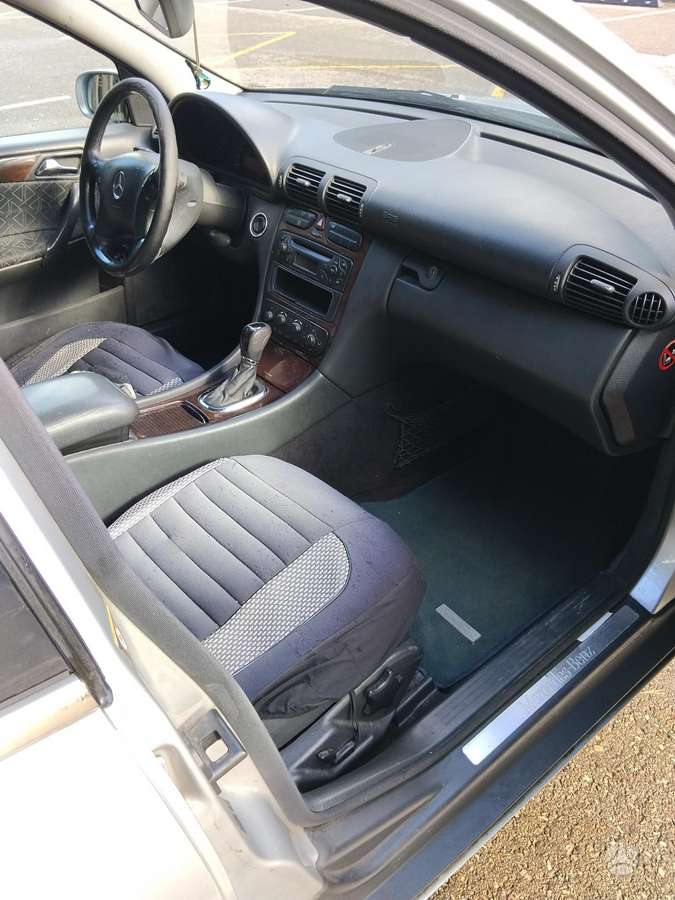 Mercedes-Benz C220 2004 — photo 7