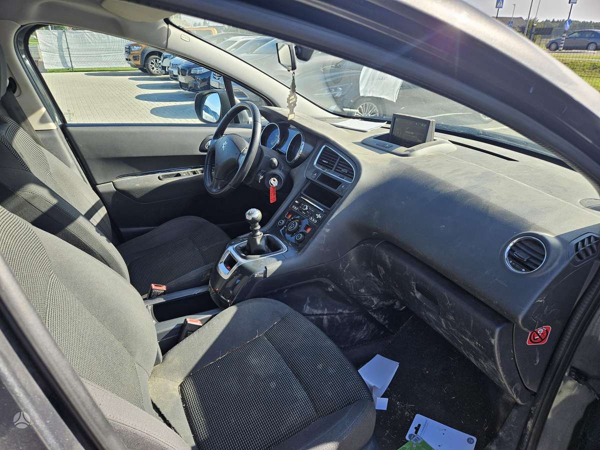 Peugeot 5008 2015 — photo 10