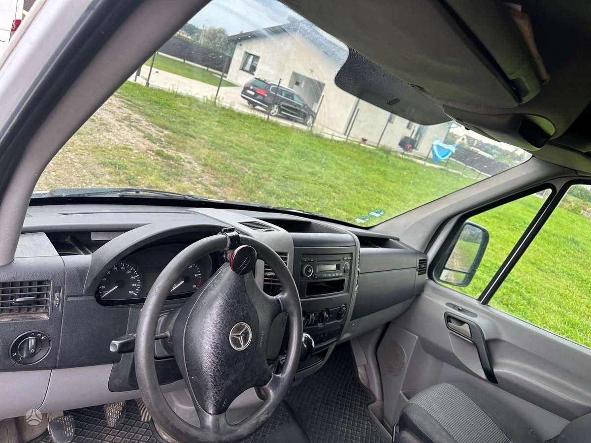 Mercedes-Benz Sprinter 2012 — interior