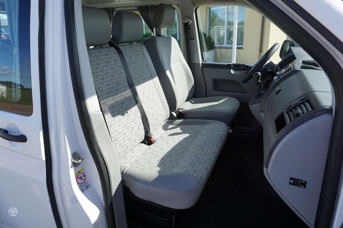 Volkswagen Transporter 2010 — photo 10