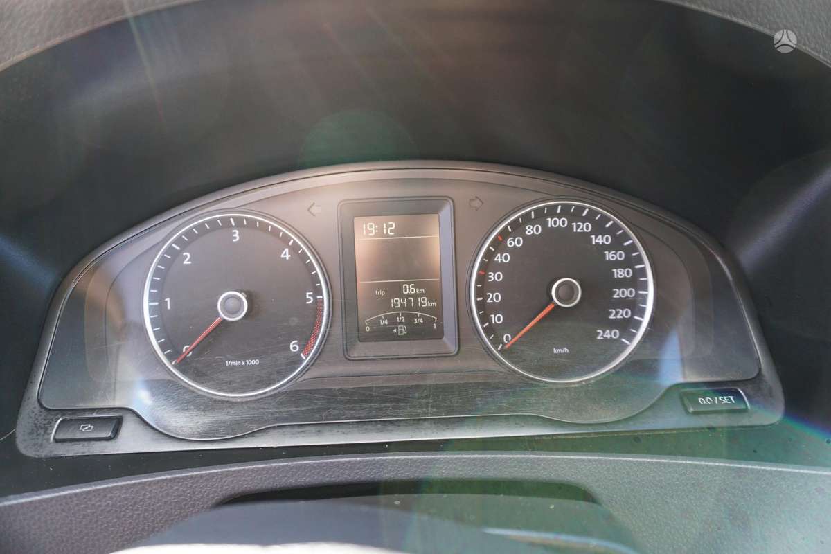 Volkswagen Transporter 2010 — photo 17