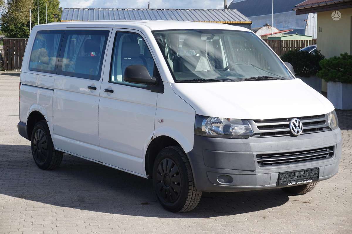 Volkswagen Transporter 2010 — rear view
