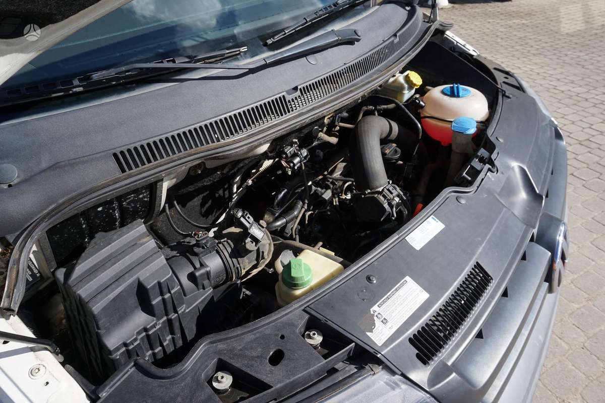 Volkswagen Transporter 2010 — photo 22