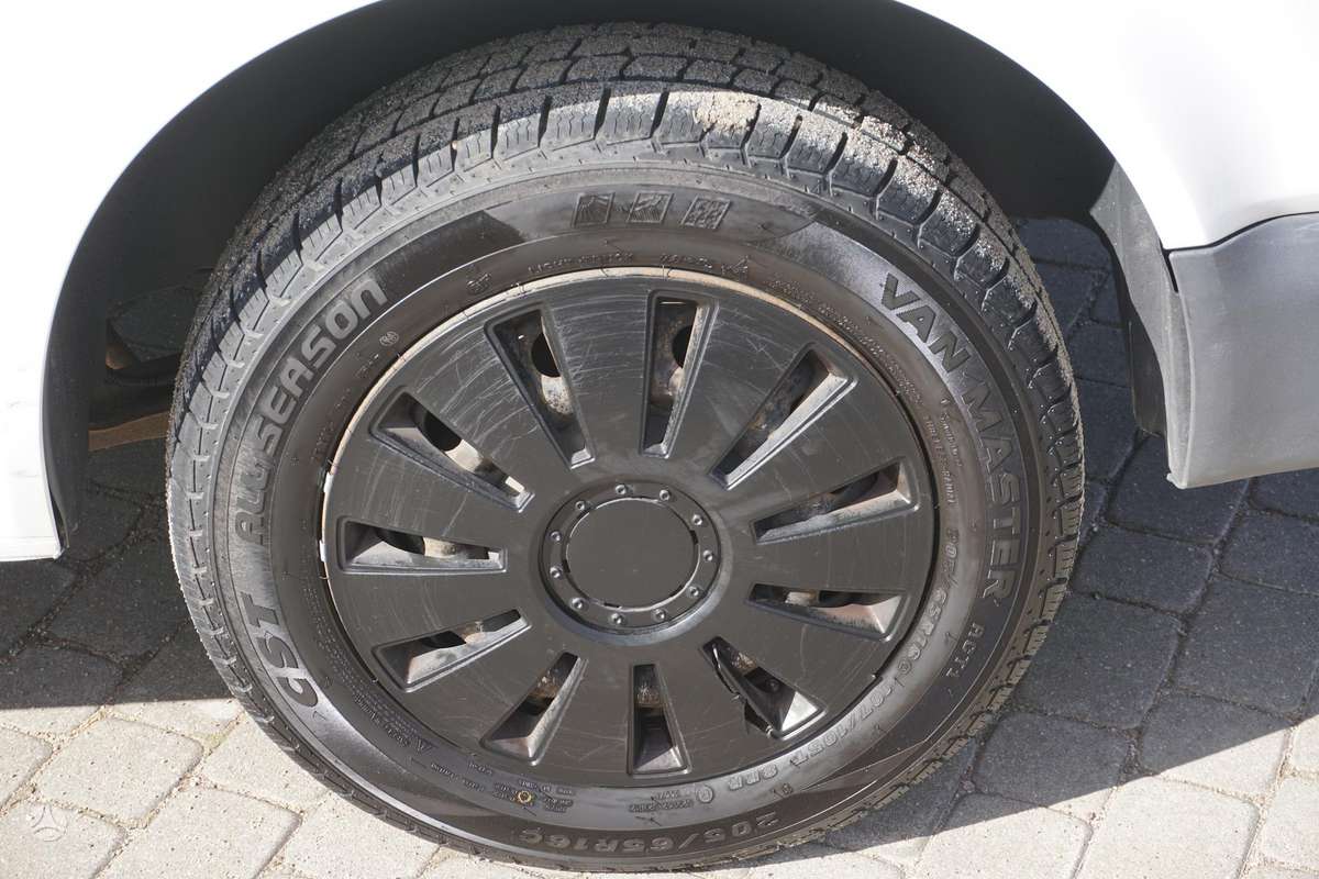 Volkswagen Transporter 2010 — photo 23