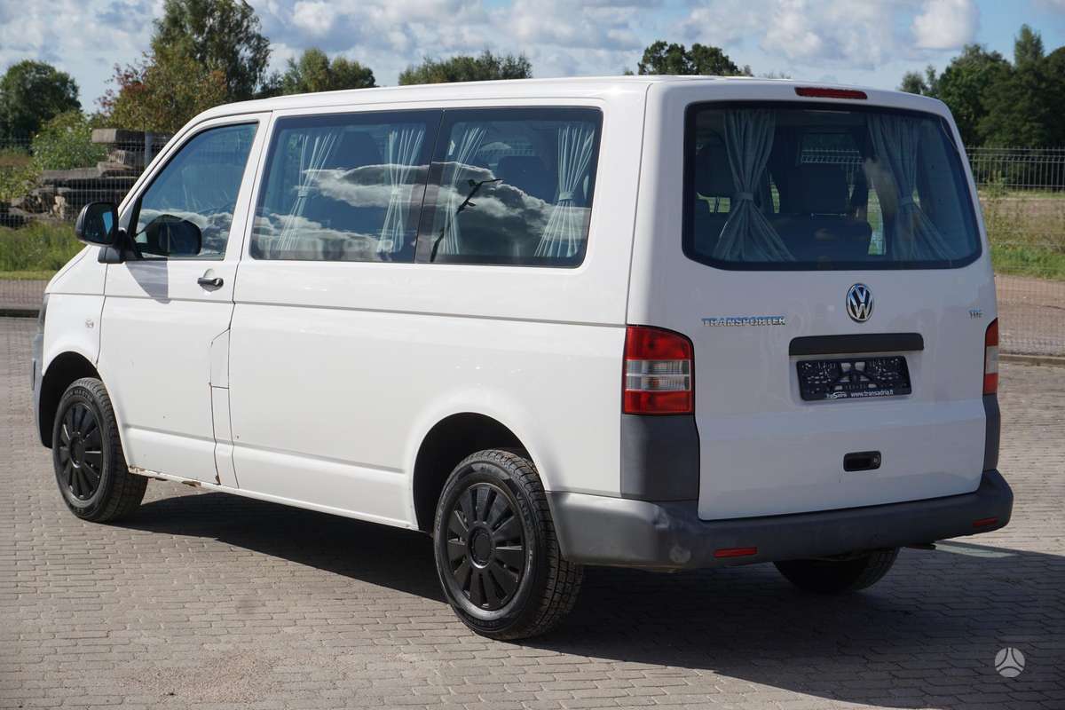 Volkswagen Transporter 2010 — interior
