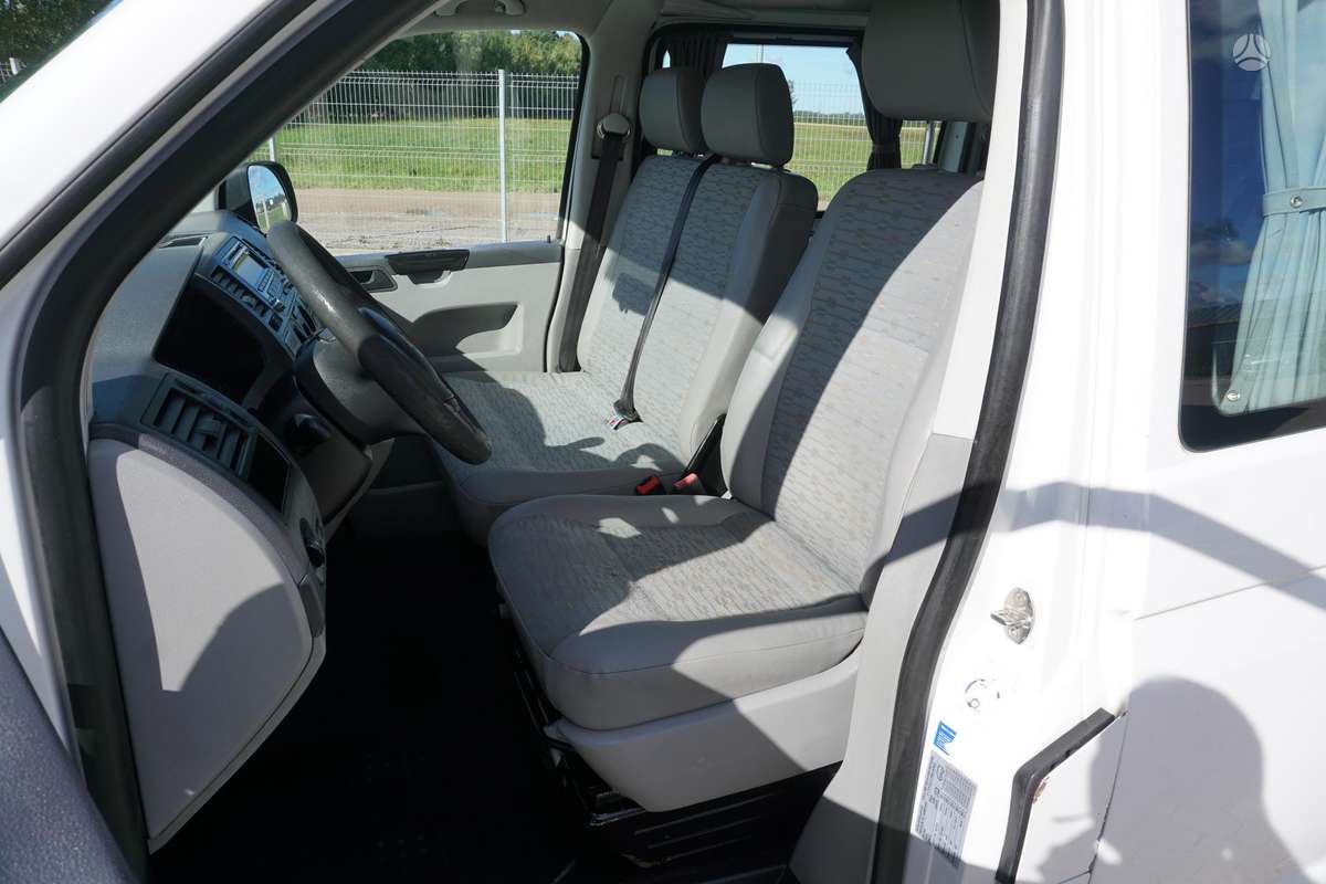 Volkswagen Transporter 2010 — photo 6