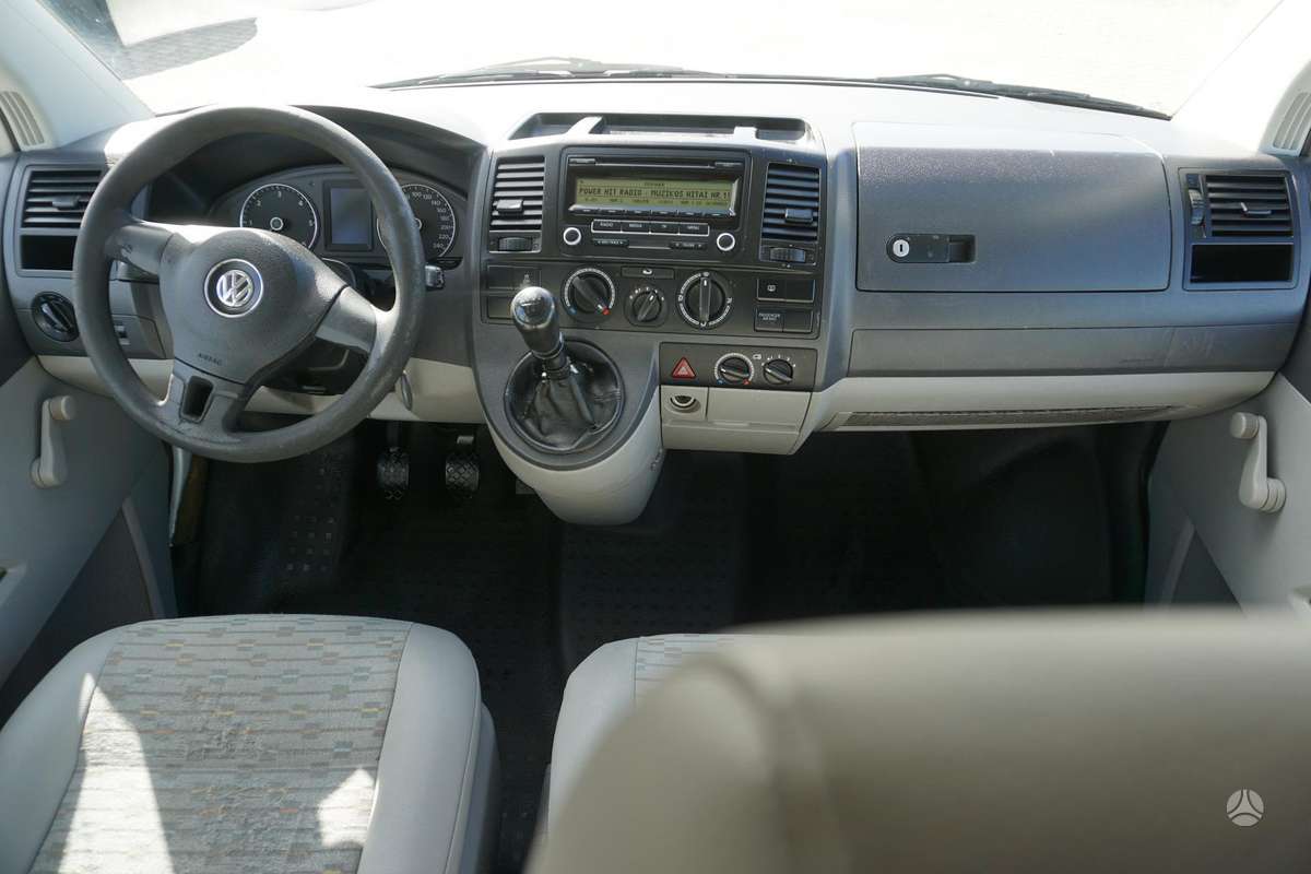 Volkswagen Transporter 2010 — photo 7