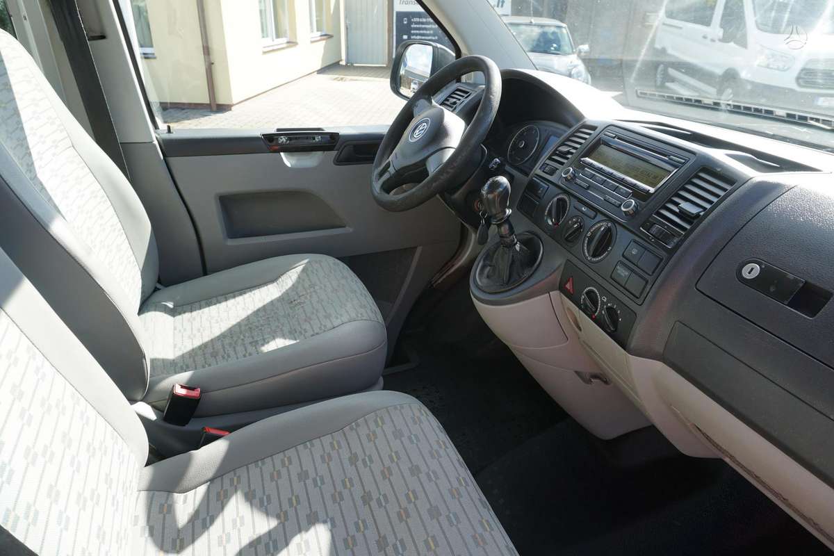 Volkswagen Transporter 2010 — photo 8