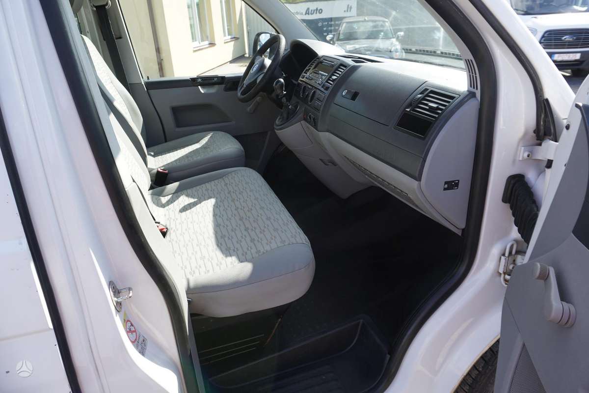 Volkswagen Transporter 2010 — photo 9