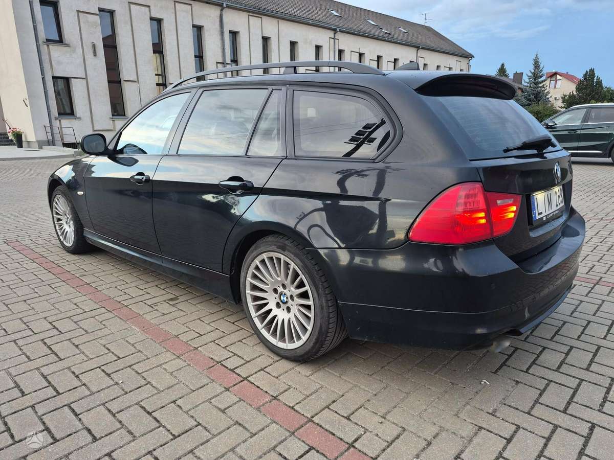 BMW 320 2010 — engine 1995 cm³, 143 HP (105kW)