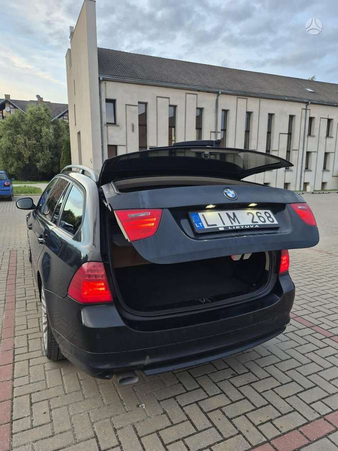BMW 320 2010 — photo 5