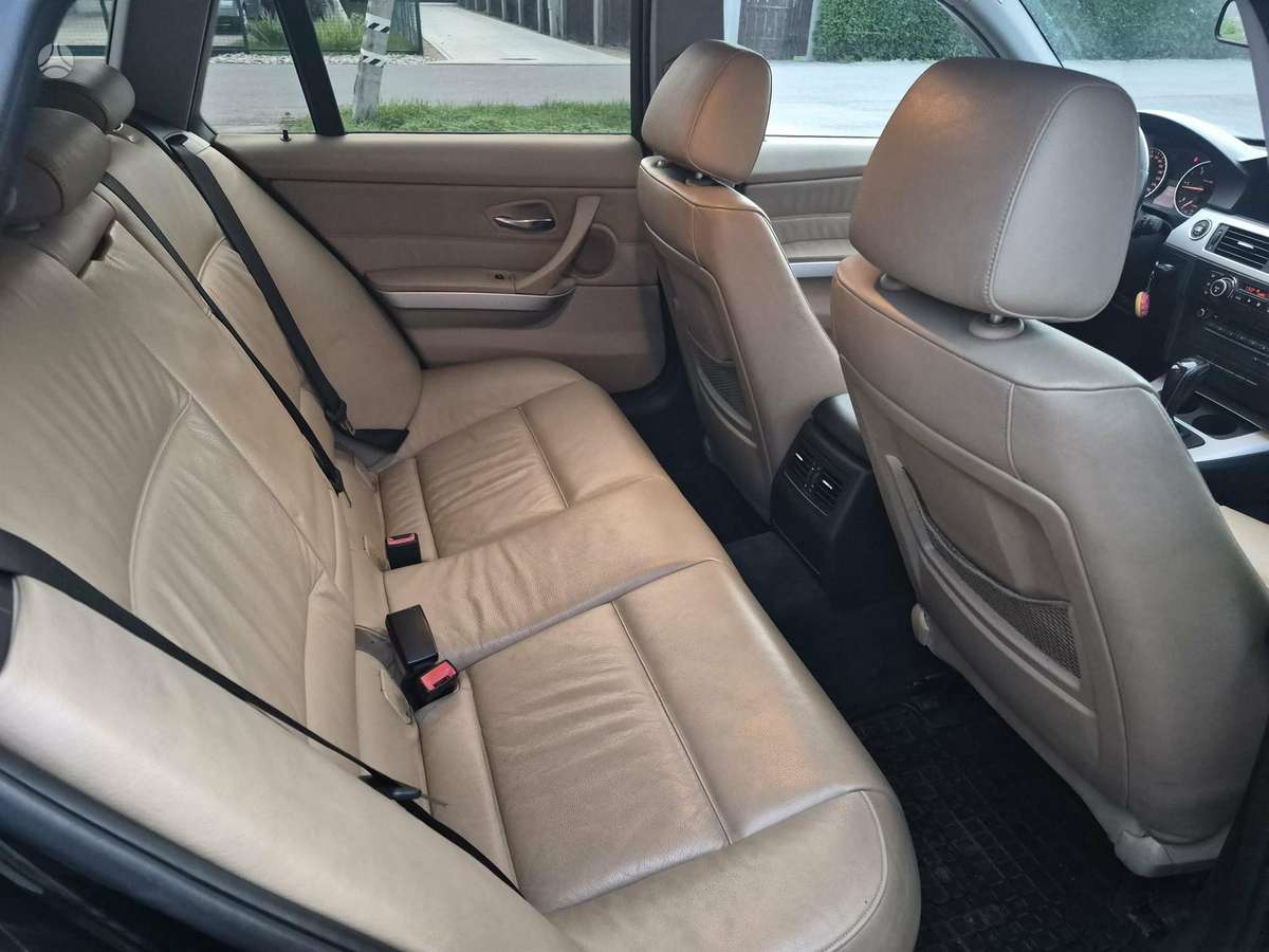 BMW 320 2010 — photo 9