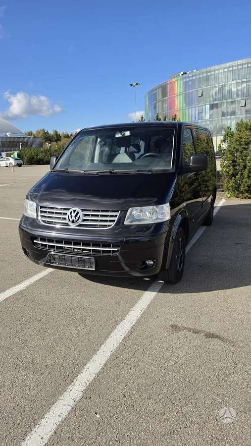 Volkswagen Caravelle 2006 — вигляд ззаду