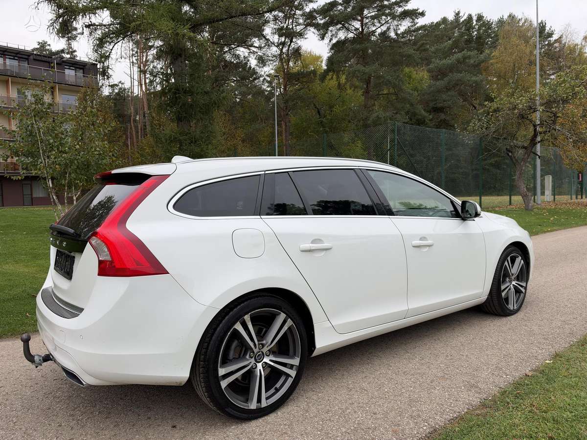 Volvo V60 2013 — photo 10