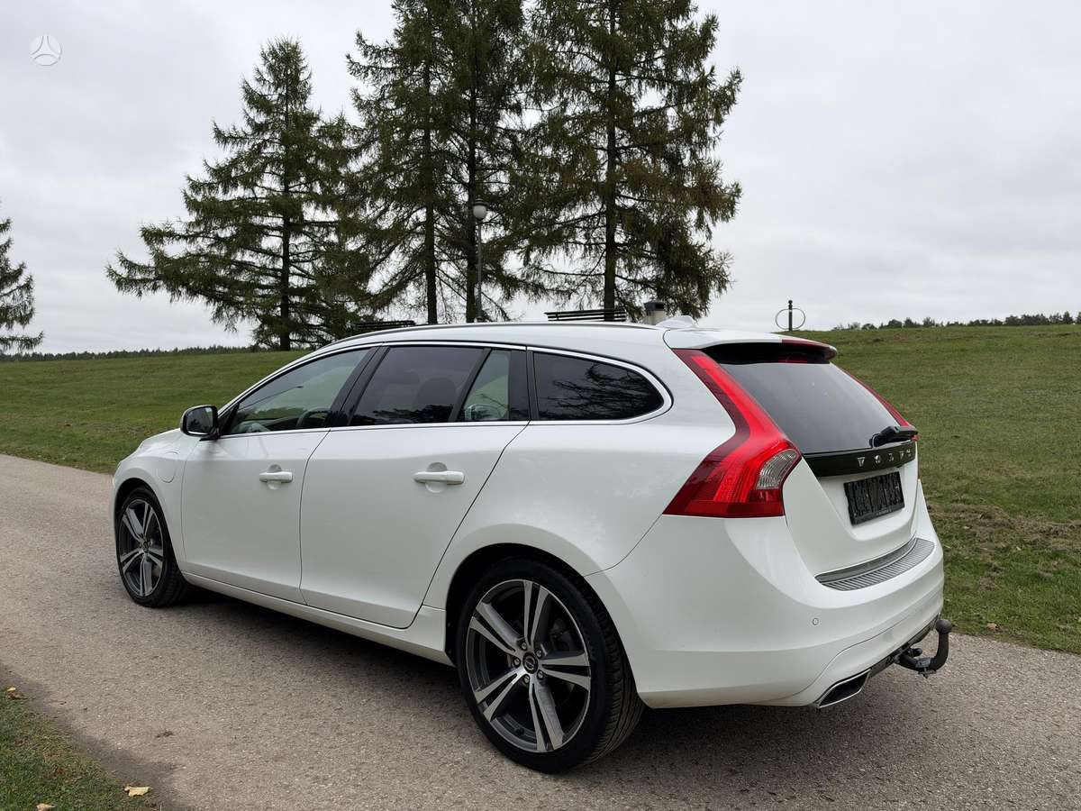 Volvo V60 2013 — photo 11