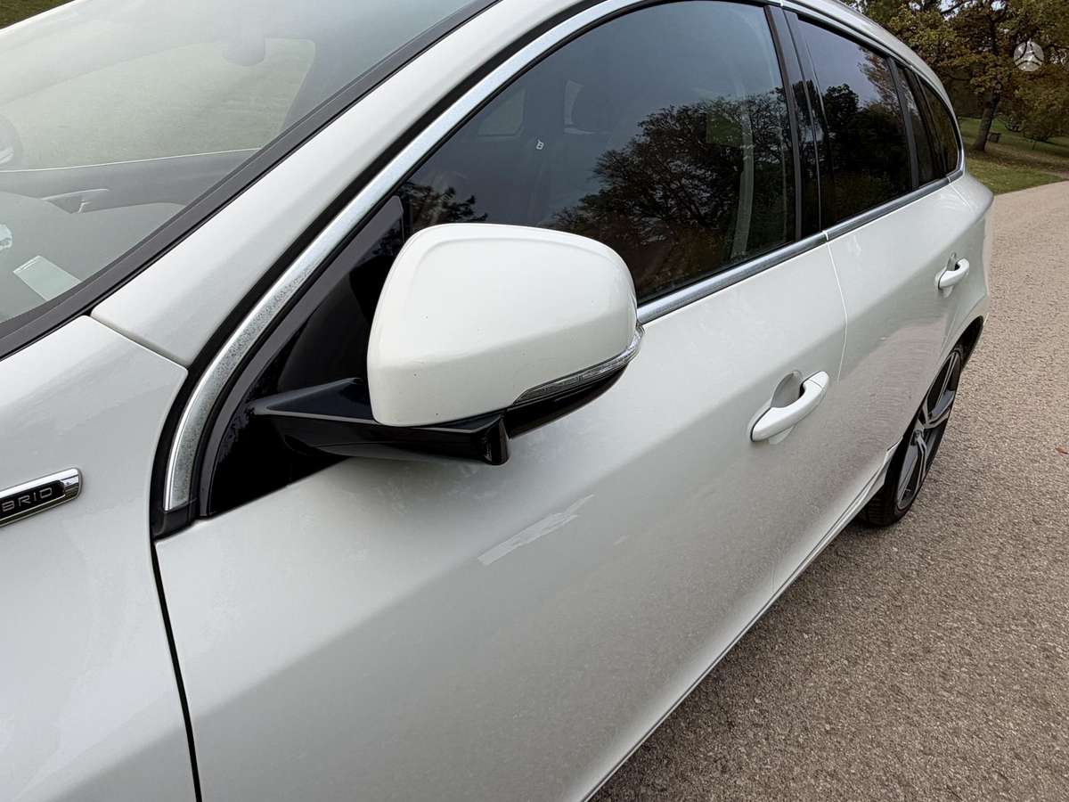 Volvo V60 2013 — photo 12