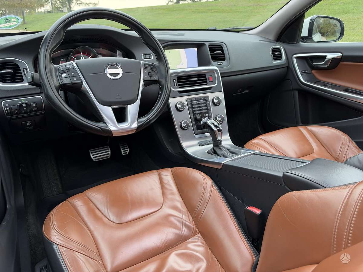 Volvo V60 2013 — photo 18