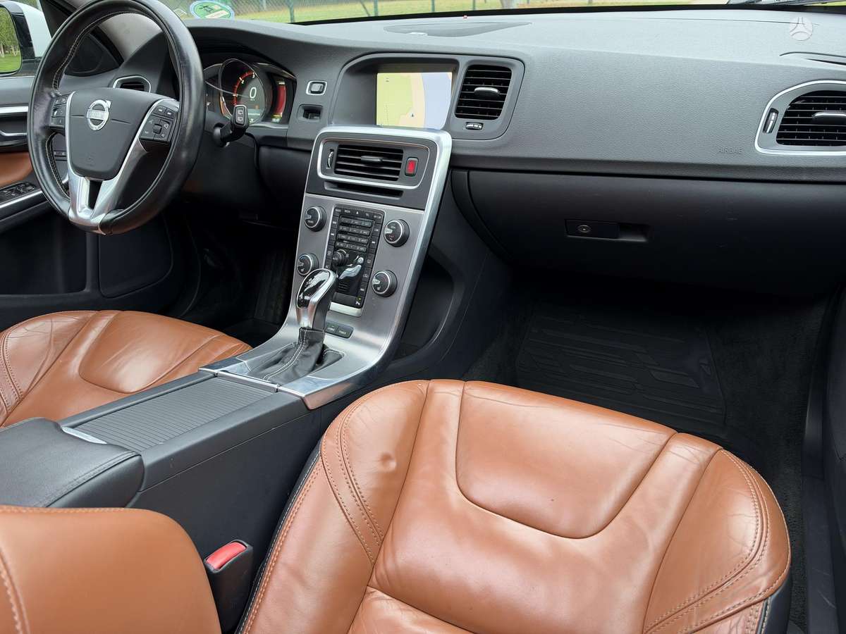 Volvo V60 2013 — photo 19