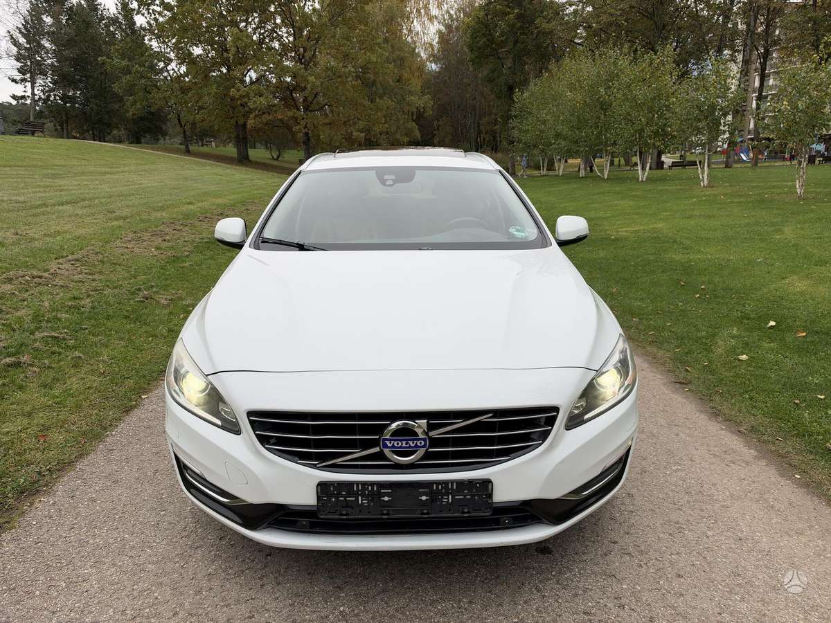 Volvo V60 2013 — rear view