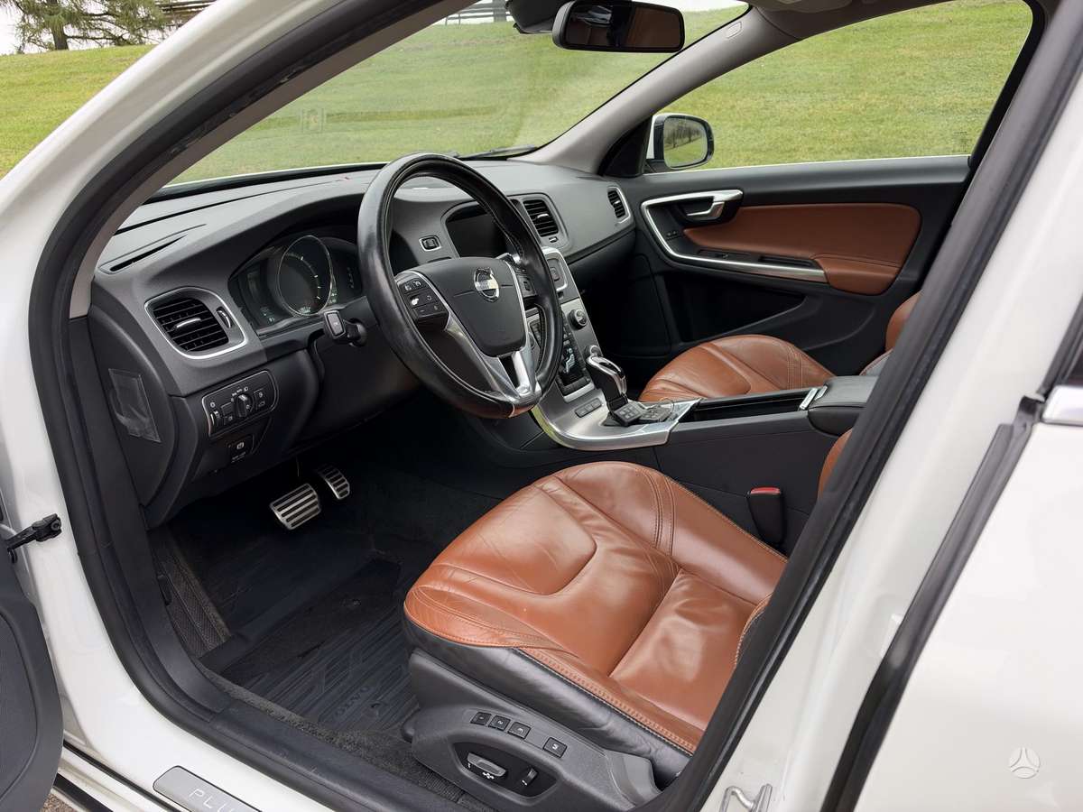 Volvo V60 2013 — photo 20