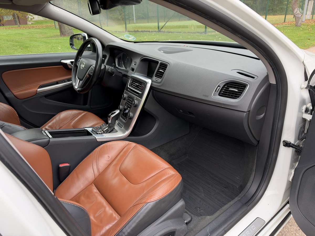 Volvo V60 2013 — photo 21