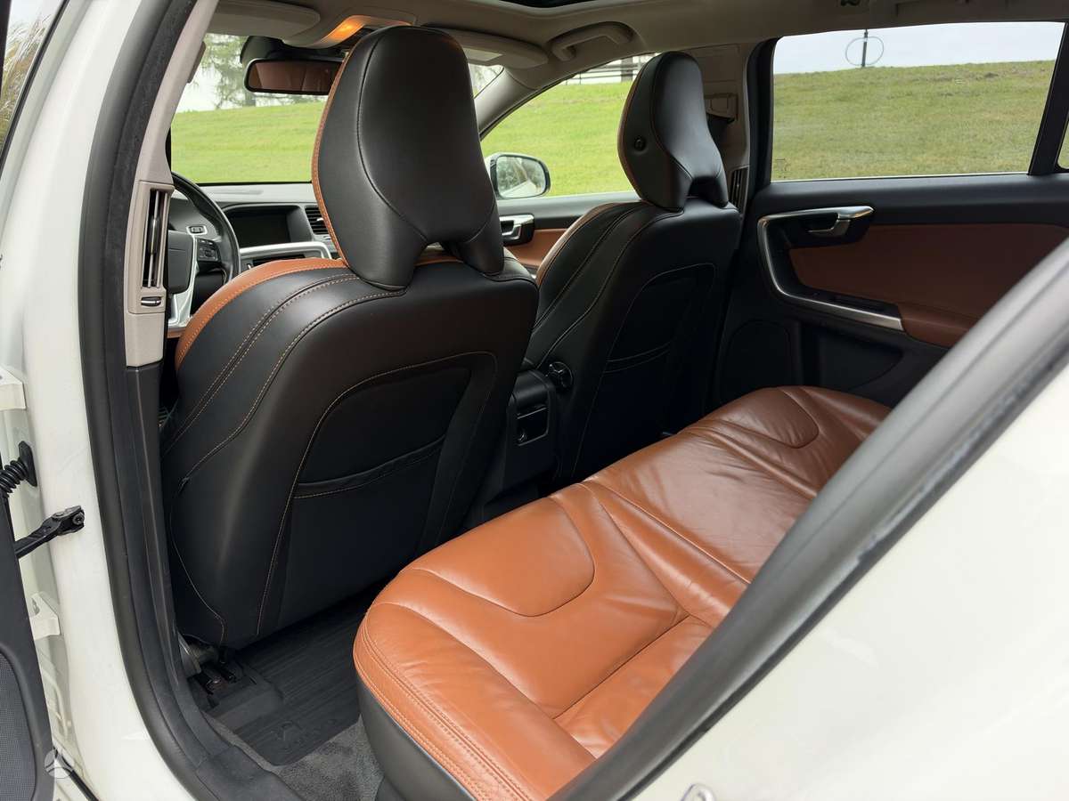 Volvo V60 2013 — photo 22