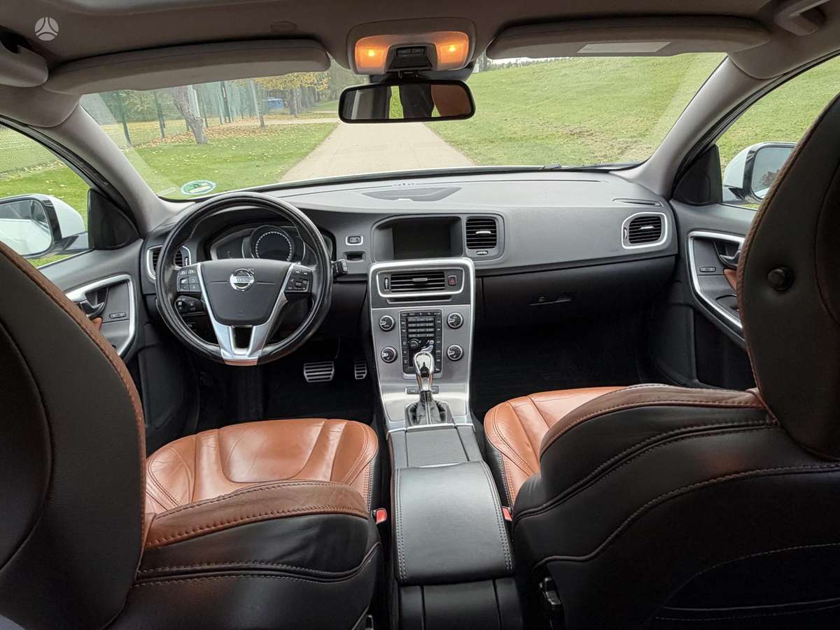 Volvo V60 2013 — photo 24