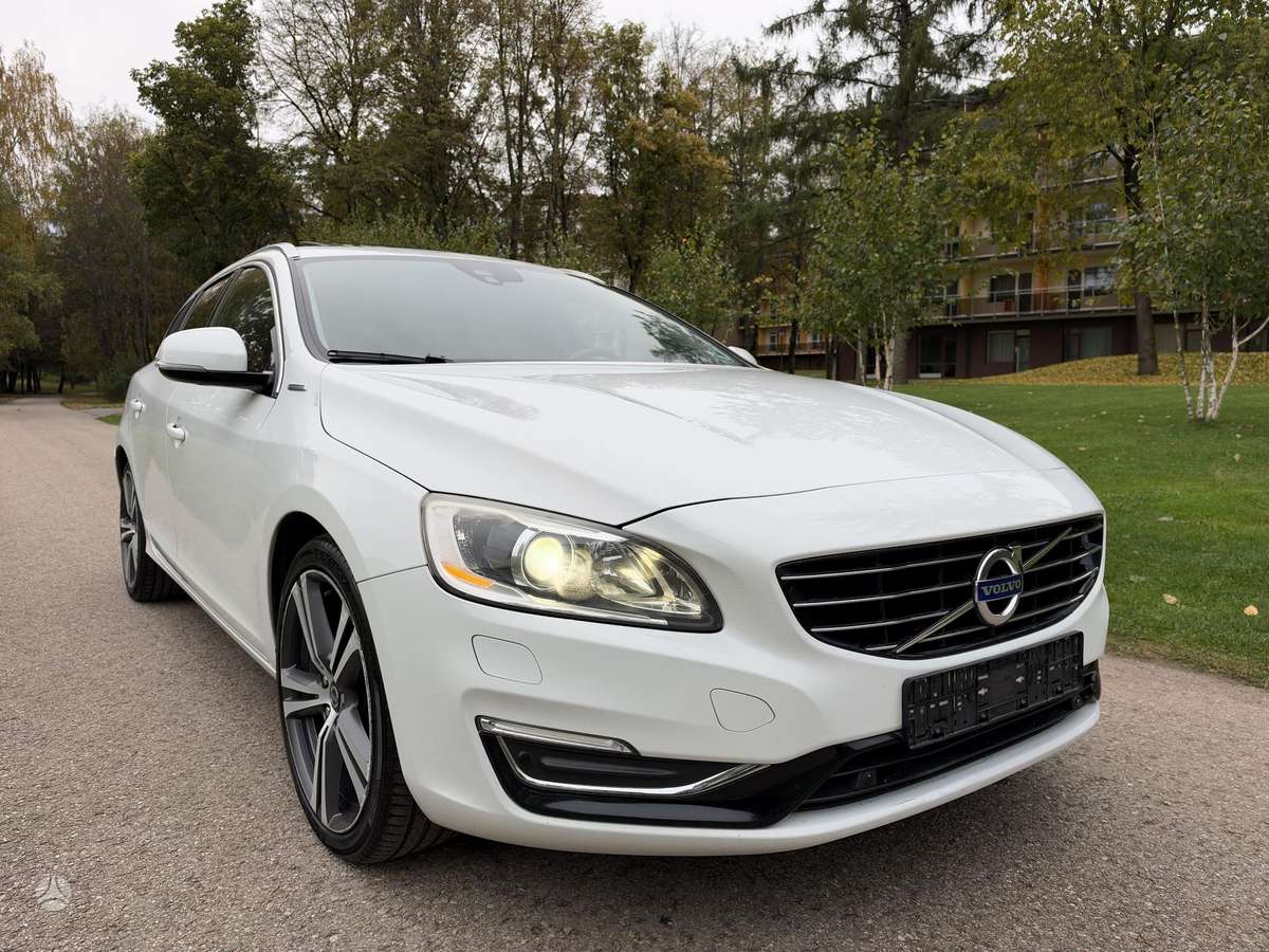 Volvo V60 2013 — interior