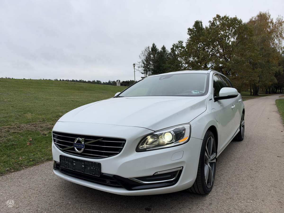 Volvo V60 2013 — engine 2400 cm³, 215 HP (158kW)