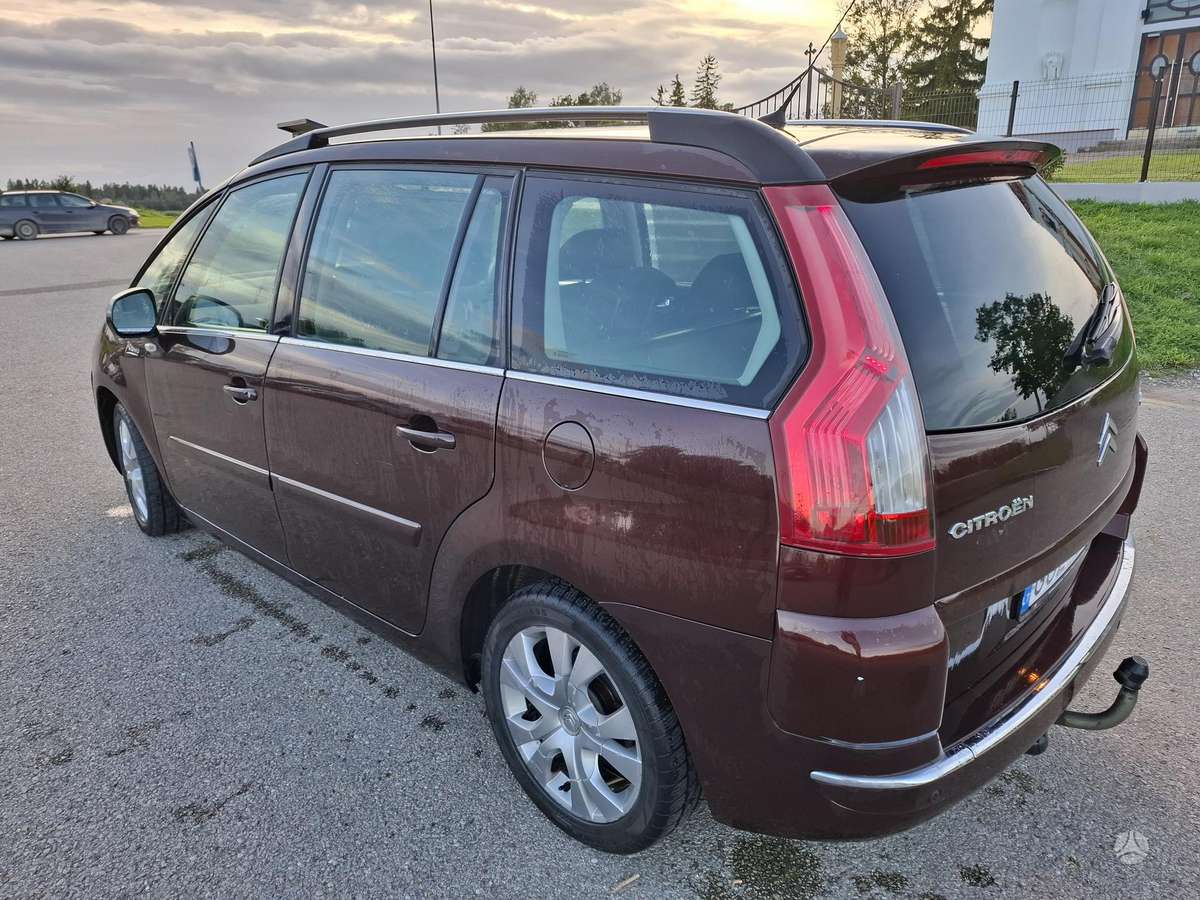 Citroen Grand 2008 — салон
