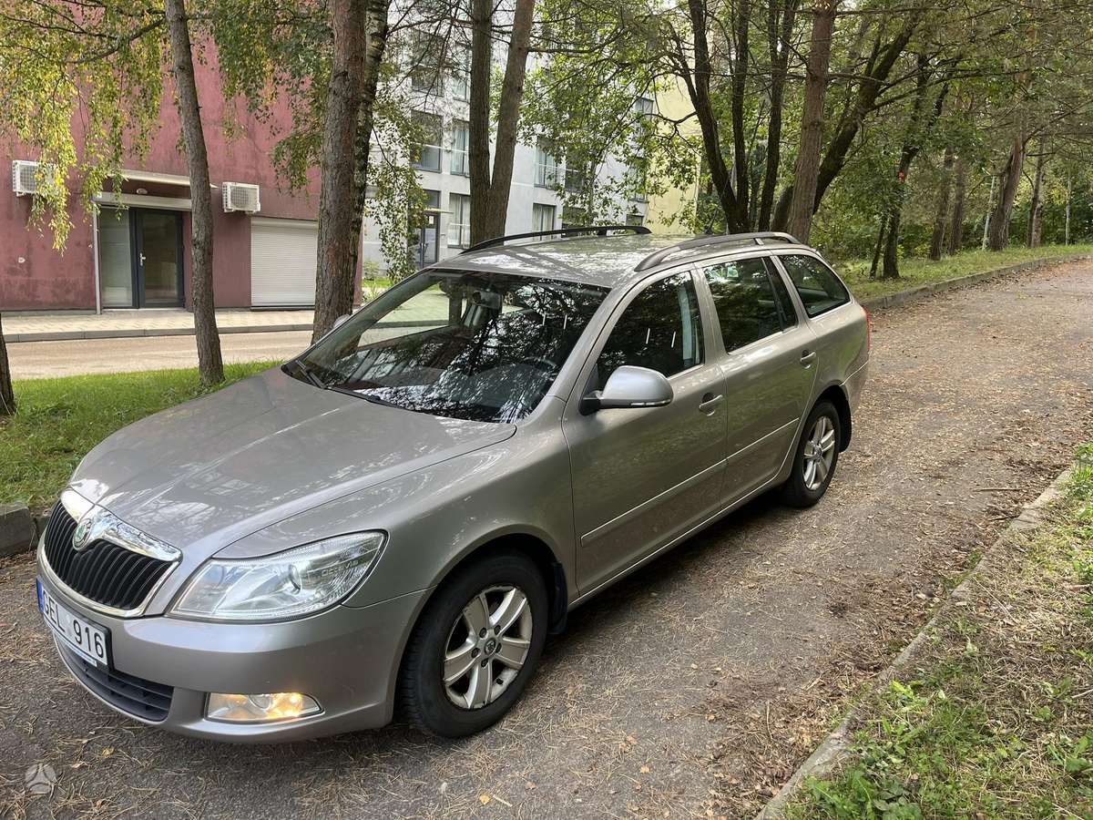 Skoda Octavia 2012 — двигун 1598 cm³, 105 HP (77kW)