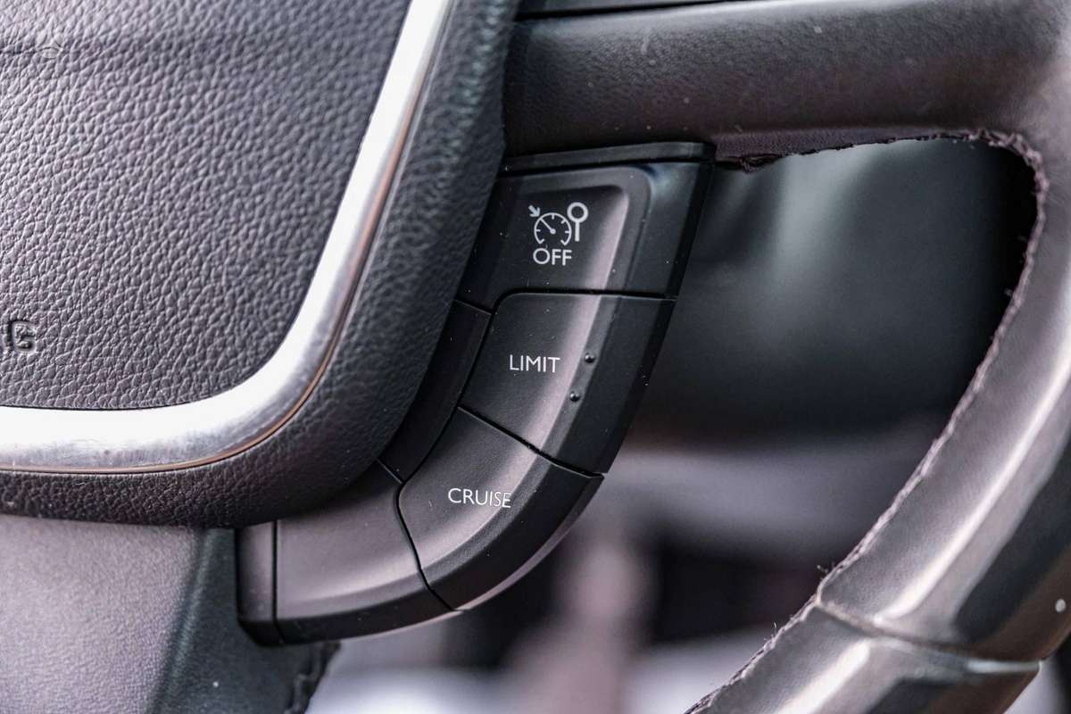 Peugeot 508 2015 — photo 21