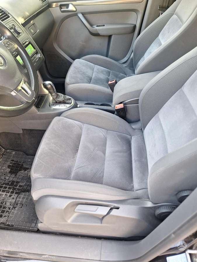 Volkswagen Touran 2011 — photo 11
