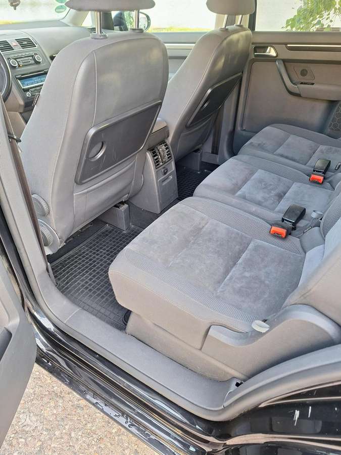 Volkswagen Touran 2011 — photo 13